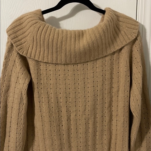 Banana Republic Womans Lambs Wool Cowl Neck Cable Knit Caramel Sweater Sz Medium - Picture 7 of 10